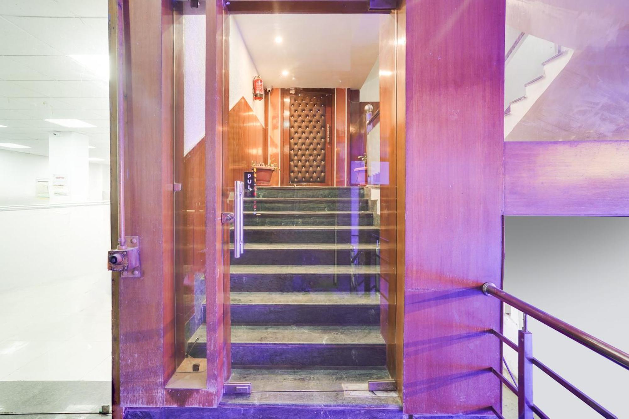 Super Townhouse Selaqui Chakrata Road Hotel Sahaspur Exterior photo